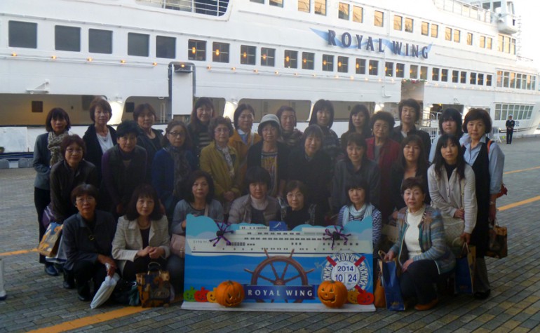 横浜港ランチクルーズと町並み散策ツアー